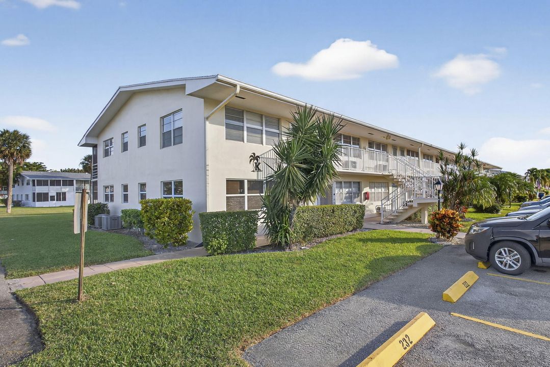 For Sale: $98,000 (1 beds, 1 baths, 585 Square Feet)