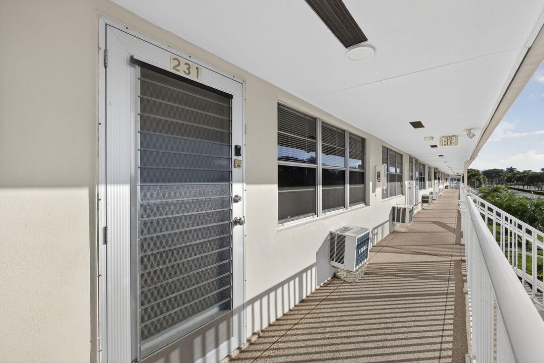 For Sale: $98,000 (1 beds, 1 baths, 585 Square Feet)