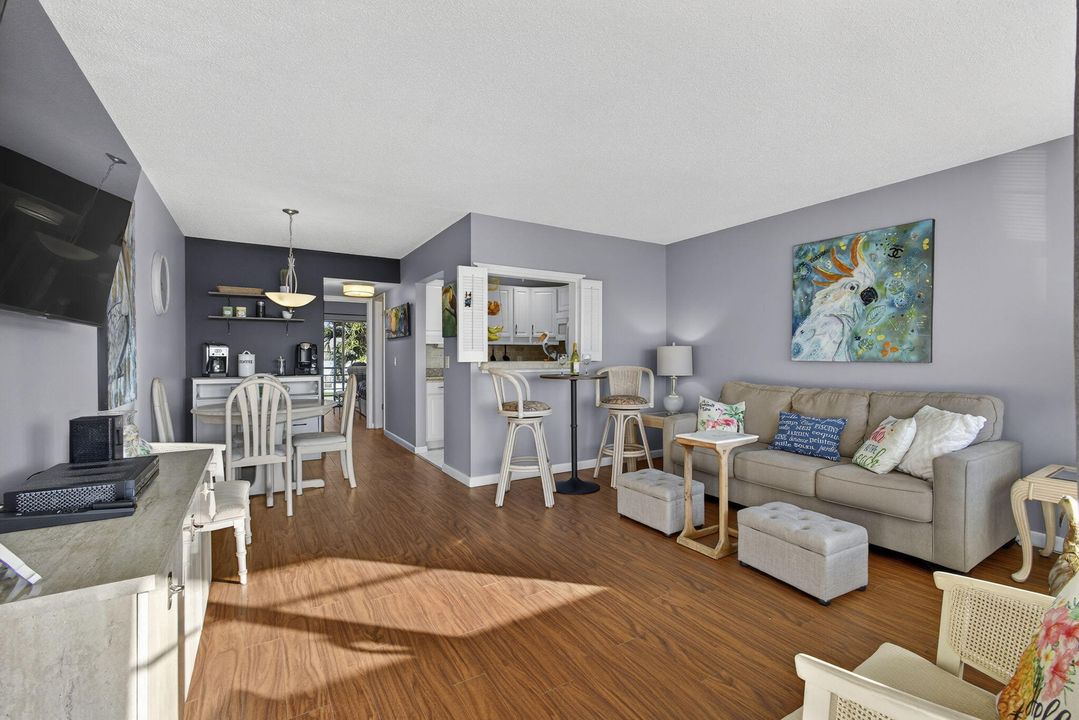 For Sale: $98,000 (1 beds, 1 baths, 585 Square Feet)