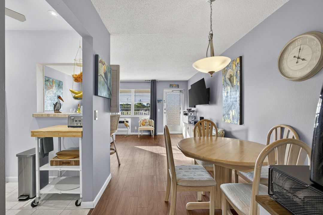 For Sale: $98,000 (1 beds, 1 baths, 585 Square Feet)