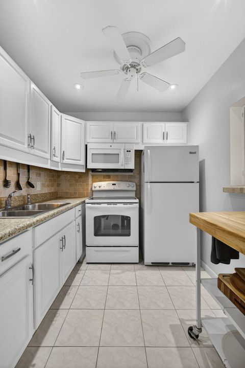 For Sale: $98,000 (1 beds, 1 baths, 585 Square Feet)