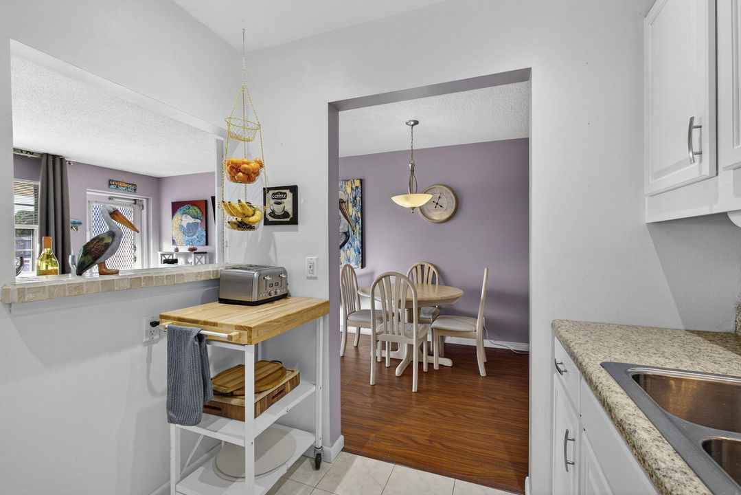 For Sale: $98,000 (1 beds, 1 baths, 585 Square Feet)