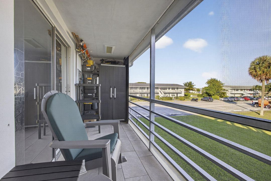 For Sale: $98,000 (1 beds, 1 baths, 585 Square Feet)