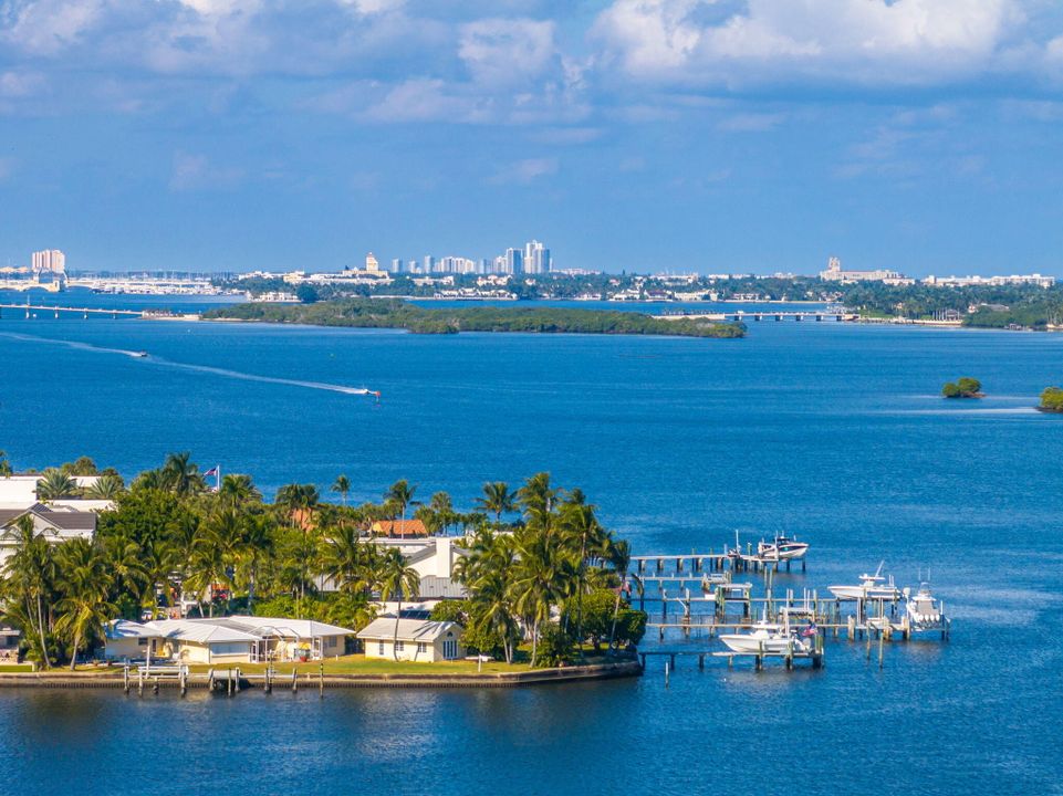 待售: $9,999,999 (2 贝兹, 2 浴室, 2332 平方英尺)