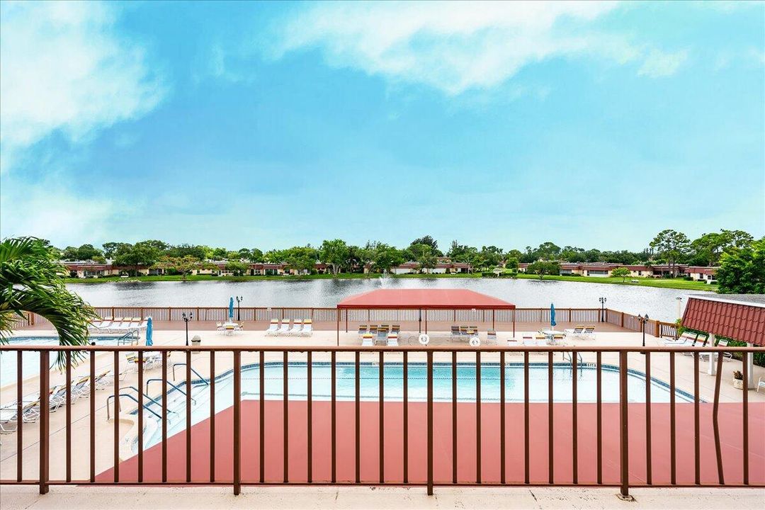 For Sale: $249,900 (2 beds, 2 baths, 941 Square Feet)