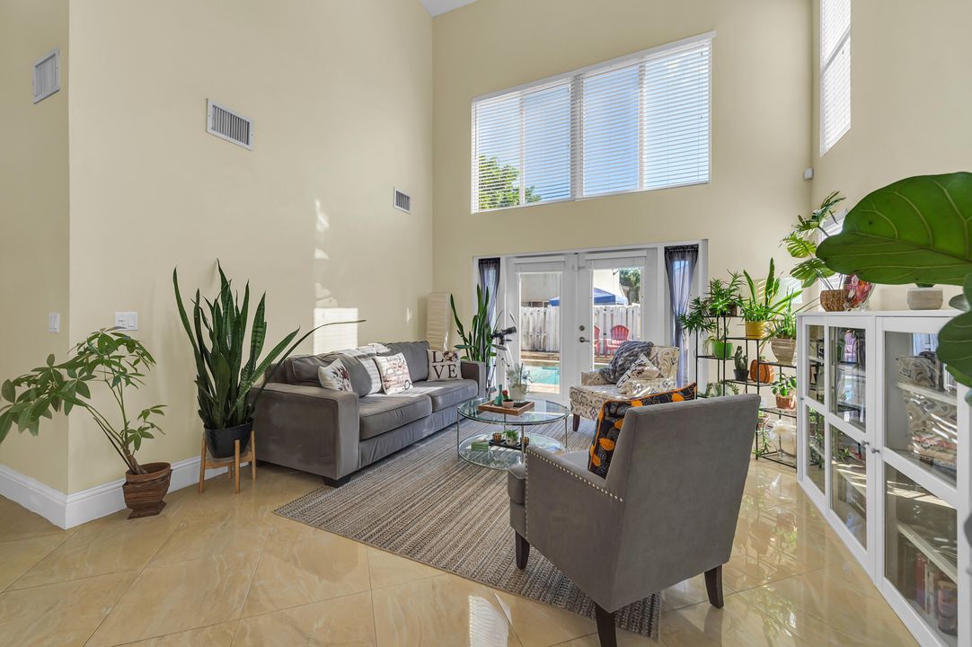 For Sale: $625,000 (3 beds, 2 baths, 1664 Square Feet)