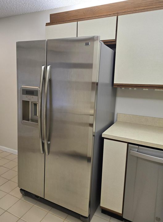 На продажу: $305,000 (3 спален, 2 ванн, 1557 Квадратных фут)