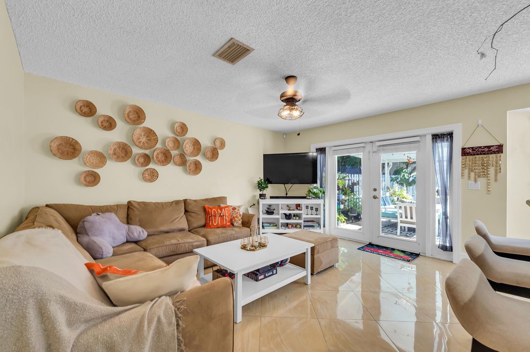 For Sale: $625,000 (3 beds, 2 baths, 1664 Square Feet)