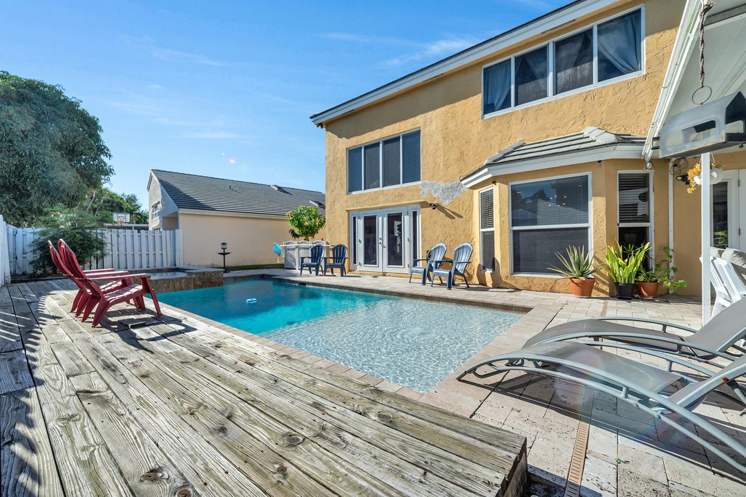 For Sale: $625,000 (3 beds, 2 baths, 1664 Square Feet)