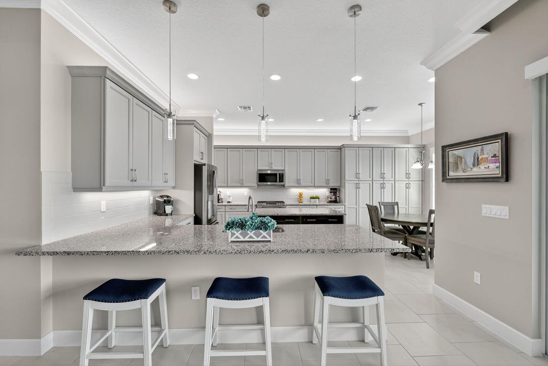 待售: $769,000 (3 贝兹, 2 浴室, 2580 平方英尺)