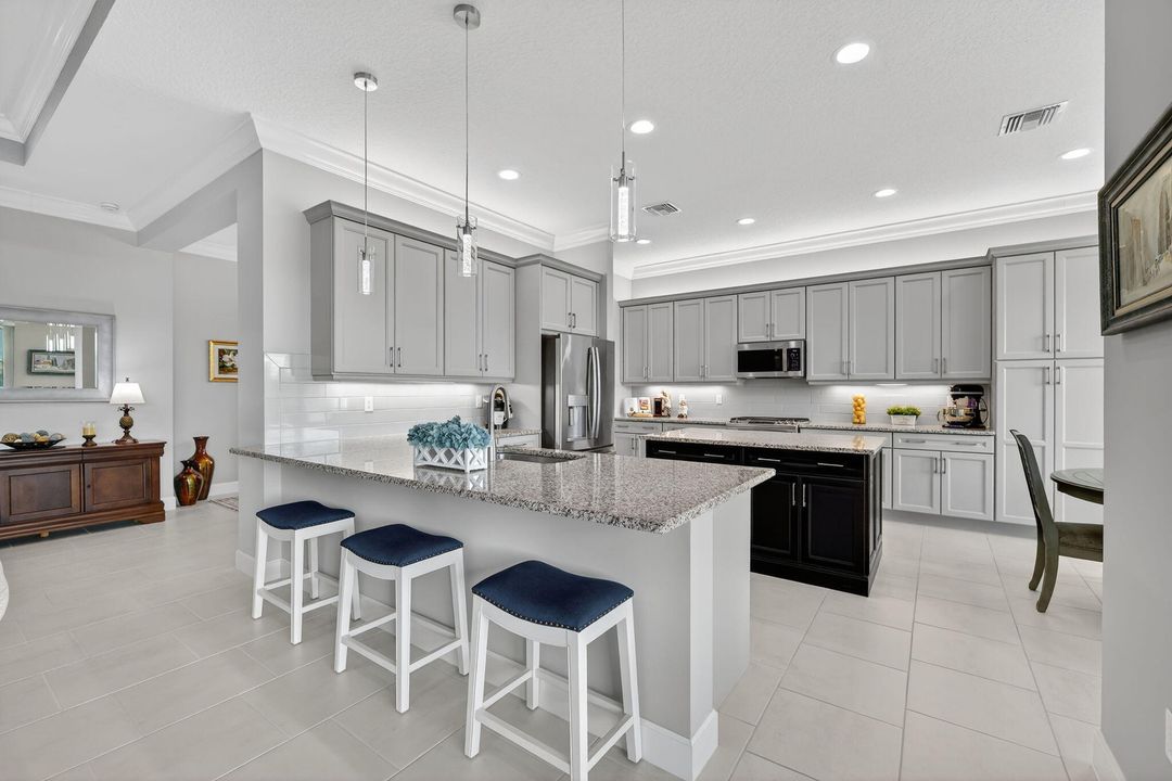 待售: $769,000 (3 贝兹, 2 浴室, 2580 平方英尺)