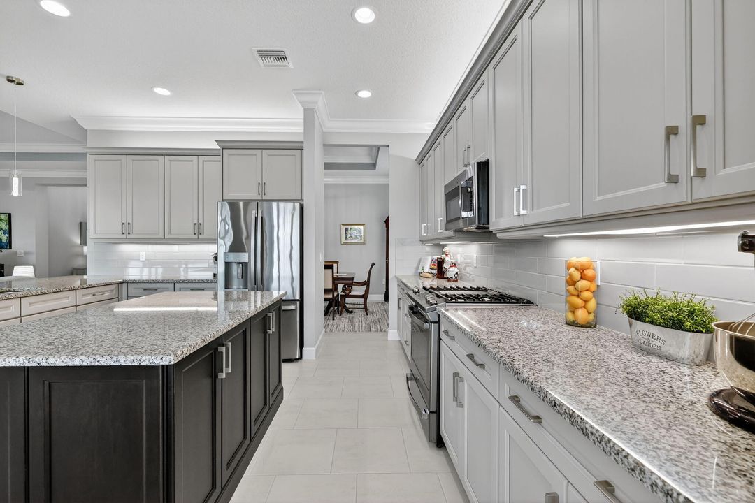 待售: $769,000 (3 贝兹, 2 浴室, 2580 平方英尺)