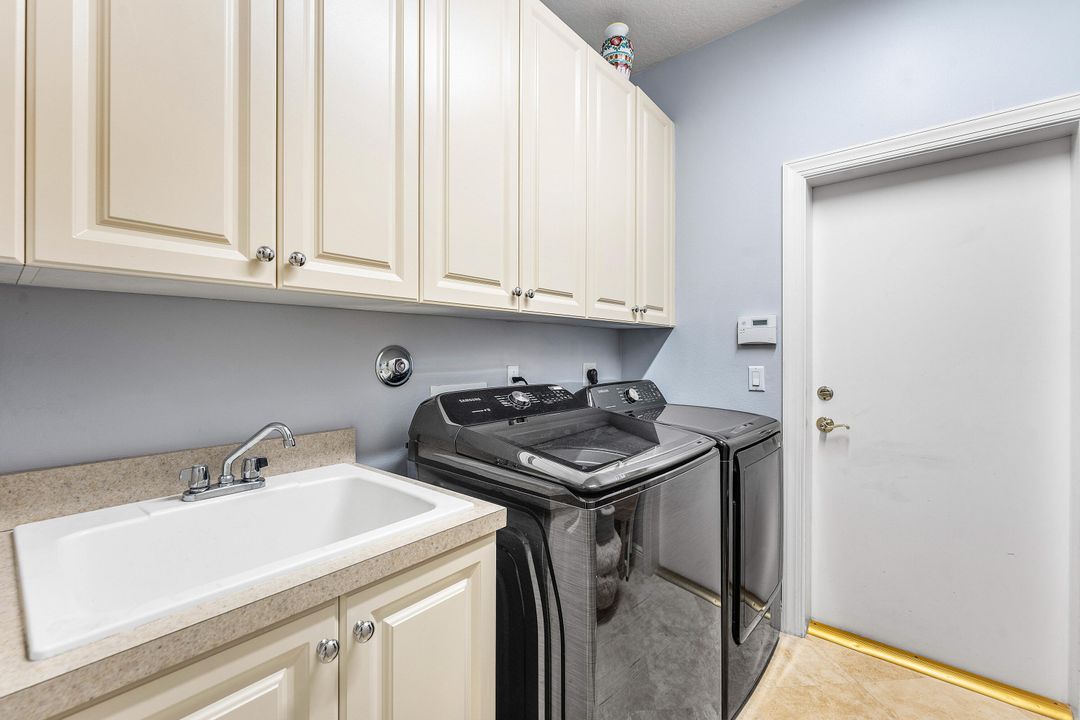 For Sale: $2,950,000 (5 beds, 5 baths, 4534 Square Feet)