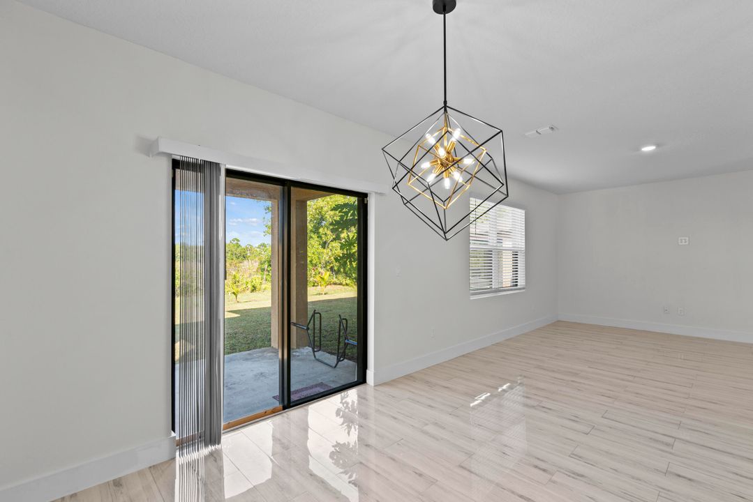 出租: $3,350 (5 贝兹, 3 浴室, 2674 平方英尺)