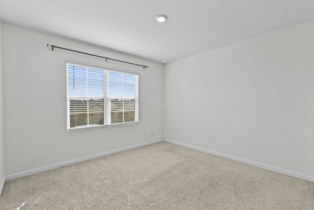 出租: $3,350 (5 贝兹, 3 浴室, 2674 平方英尺)