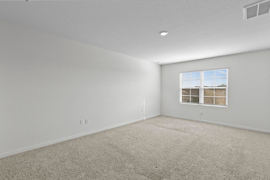 出租: $3,350 (5 贝兹, 3 浴室, 2674 平方英尺)