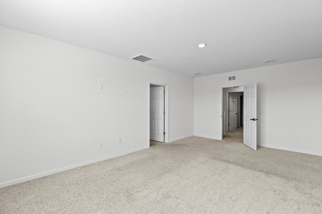 出租: $3,350 (5 贝兹, 3 浴室, 2674 平方英尺)