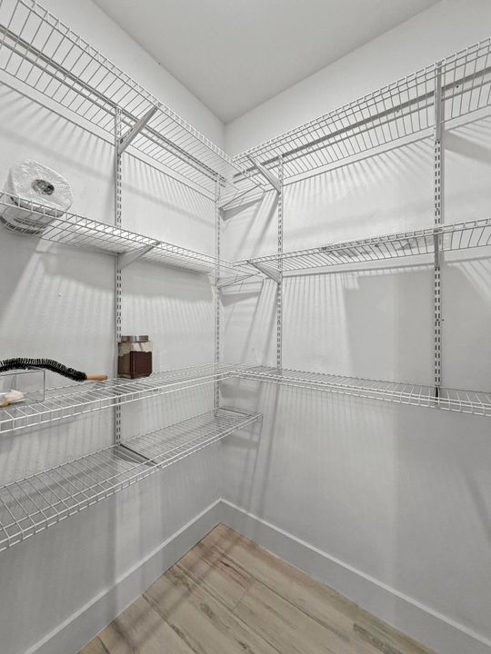 出租: $3,350 (5 贝兹, 3 浴室, 2674 平方英尺)