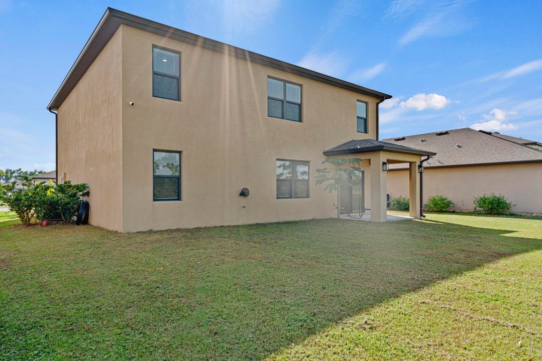 出租: $3,350 (5 贝兹, 3 浴室, 2674 平方英尺)