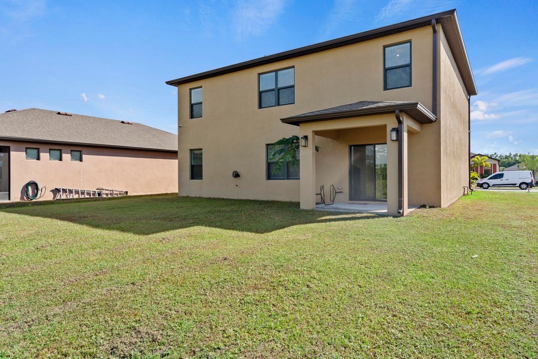 出租: $3,350 (5 贝兹, 3 浴室, 2674 平方英尺)