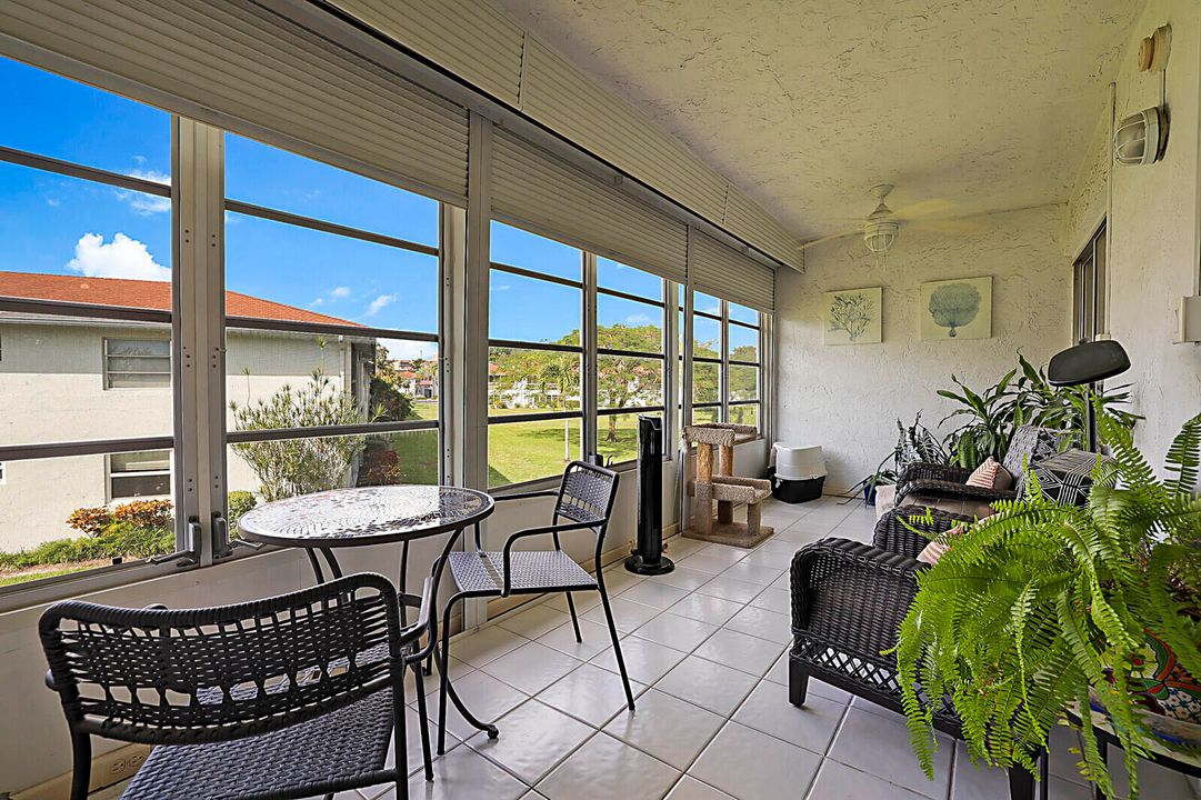 待售: $155,000 (2 贝兹, 2 浴室, 1044 平方英尺)