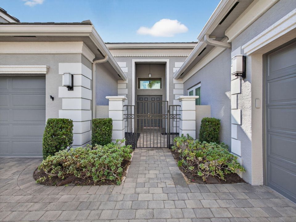 For Sale: $1,899,999 (3 beds, 3 baths, 3060 Square Feet)