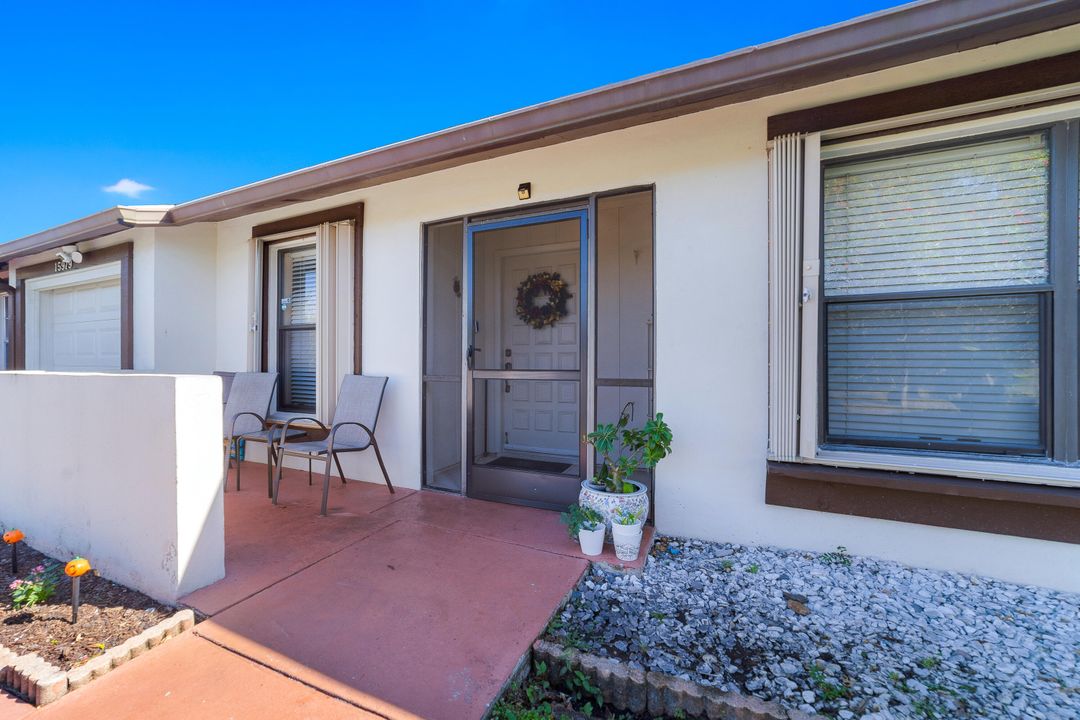 На продажу: $250,000 (2 спален, 2 ванн, 1169 Квадратных фут)