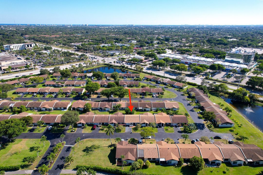 На продажу: $250,000 (2 спален, 2 ванн, 1169 Квадратных фут)