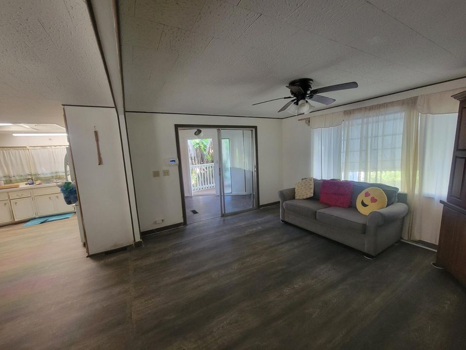 For Sale: $290,000 (2 beds, 2 baths, 1152 Square Feet)