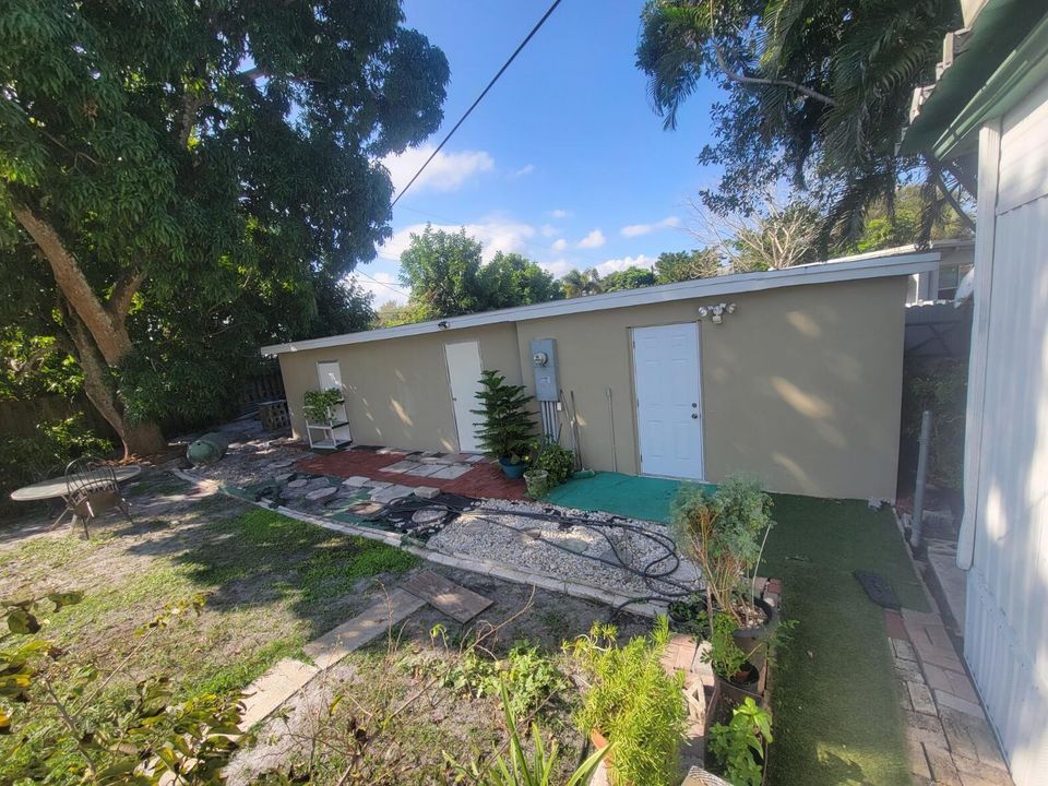 For Sale: $290,000 (2 beds, 2 baths, 1152 Square Feet)