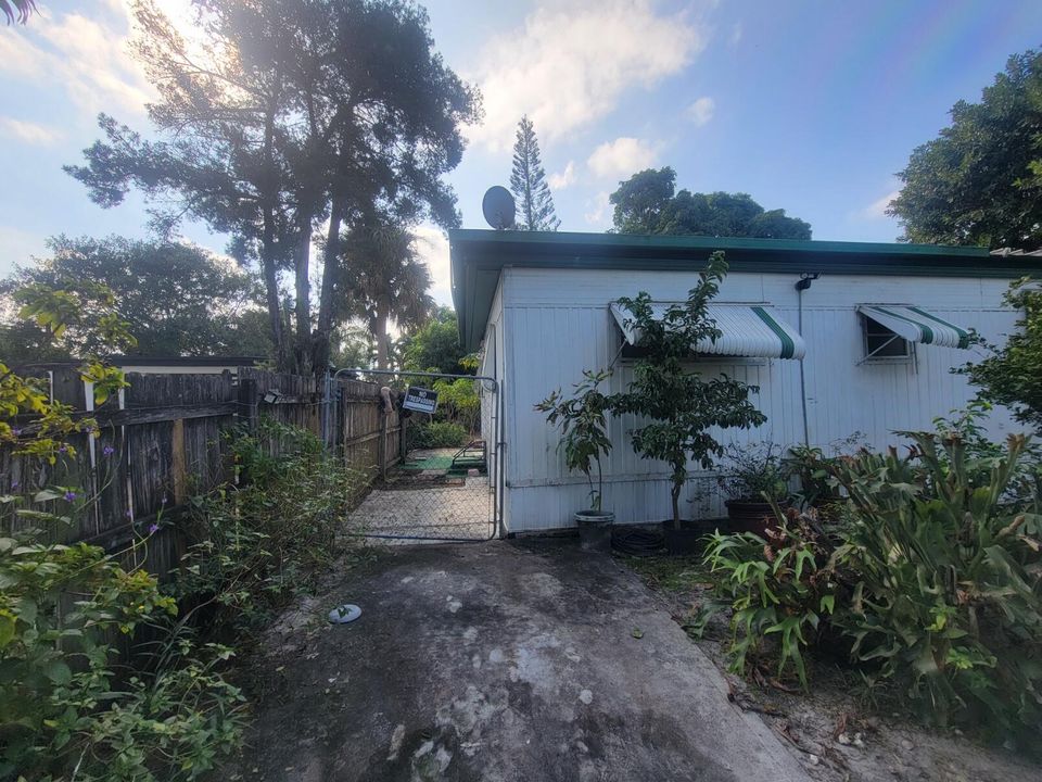 For Sale: $290,000 (2 beds, 2 baths, 1152 Square Feet)