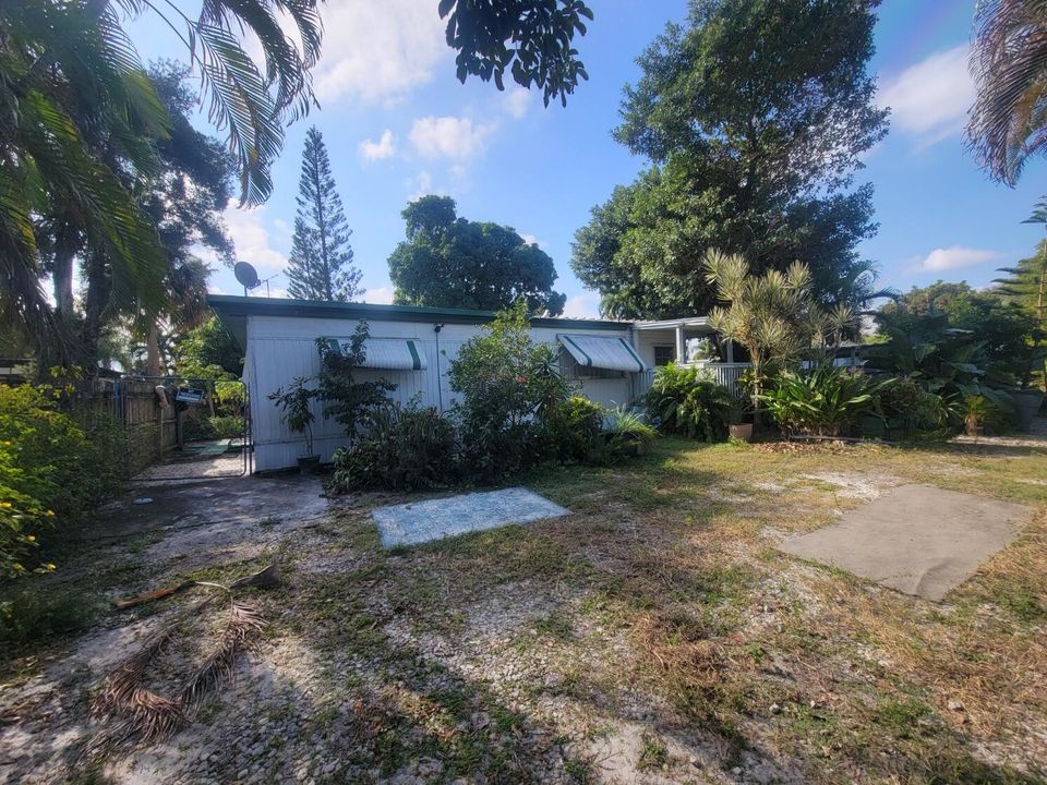 For Sale: $290,000 (2 beds, 2 baths, 1152 Square Feet)