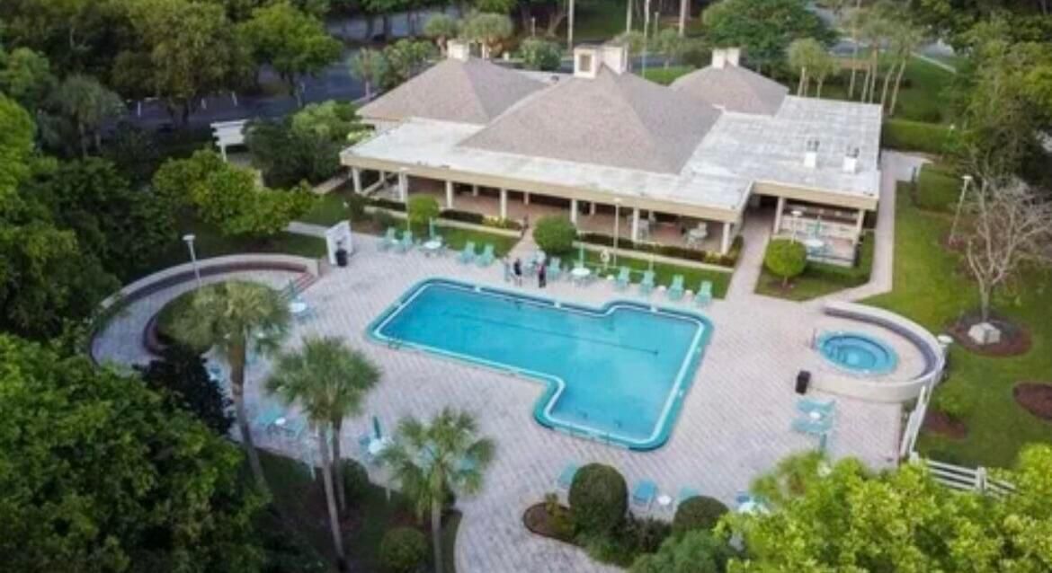 For Rent: $2,350 (2 beds, 2 baths, 1090 Square Feet)