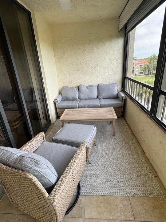 For Rent: $2,350 (2 beds, 2 baths, 1090 Square Feet)