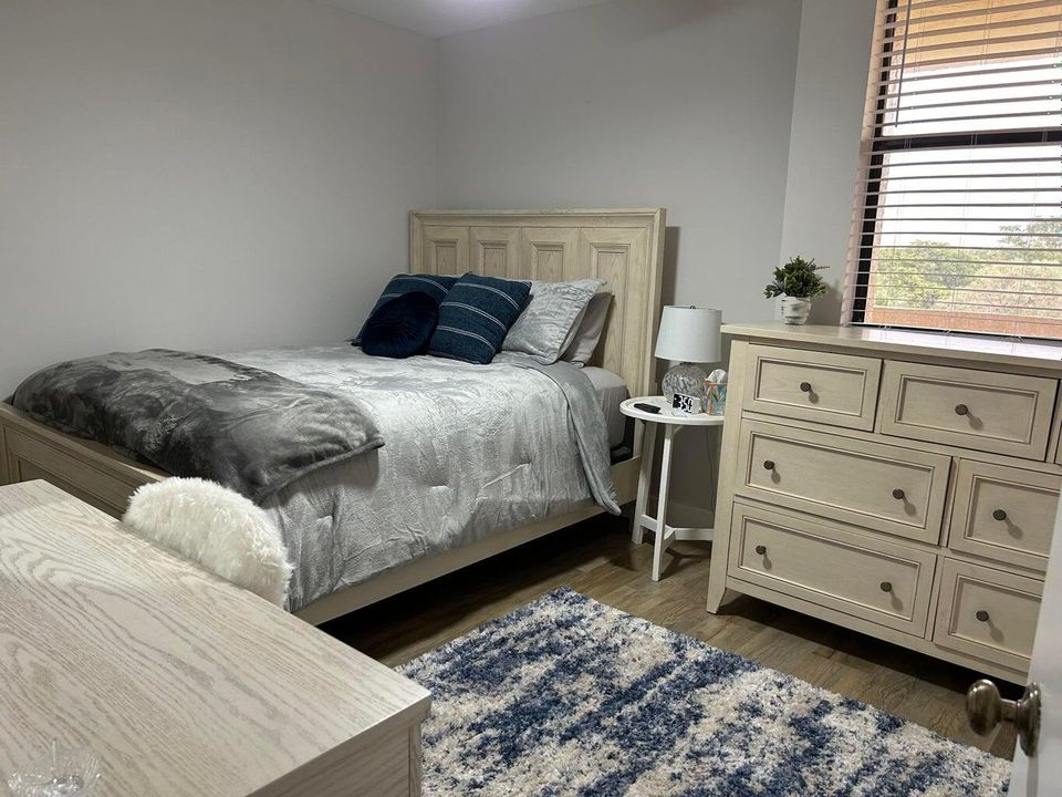 For Rent: $2,350 (2 beds, 2 baths, 1090 Square Feet)