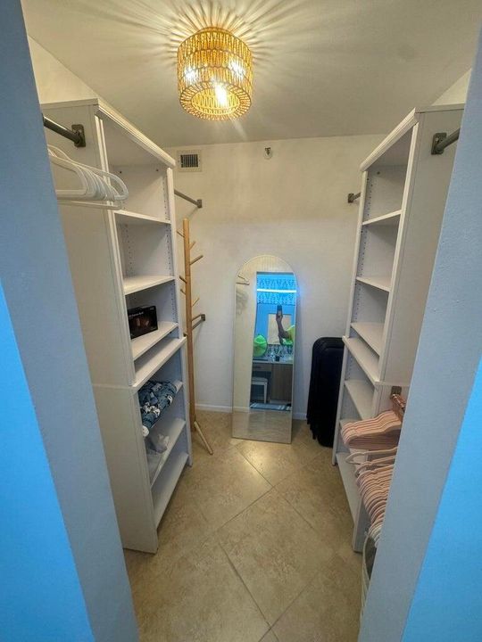 For Rent: $2,350 (2 beds, 2 baths, 1090 Square Feet)