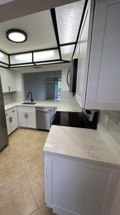 For Rent: $2,350 (2 beds, 2 baths, 1090 Square Feet)