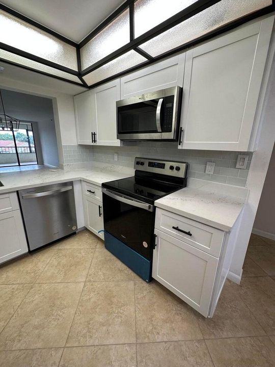 For Rent: $2,350 (2 beds, 2 baths, 1090 Square Feet)
