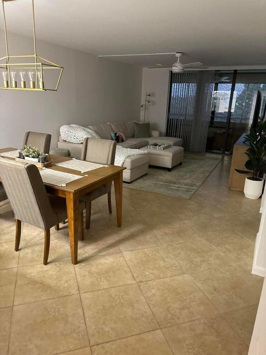 For Rent: $2,350 (2 beds, 2 baths, 1090 Square Feet)