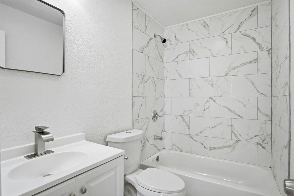 For Sale: $359,900 (3 beds, 2 baths, 1216 Square Feet)