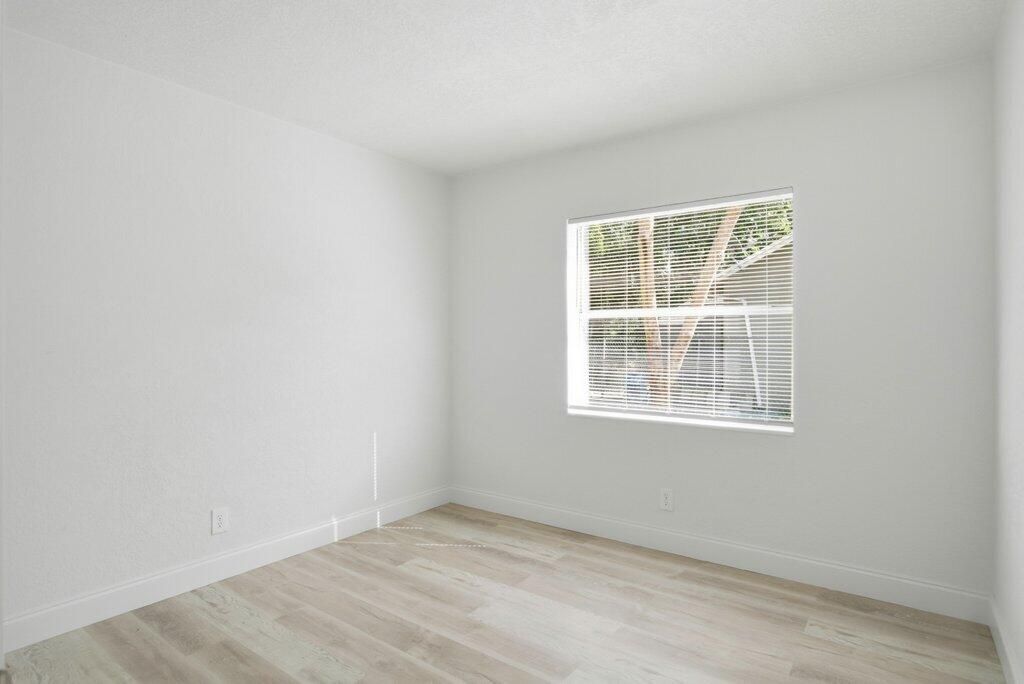 For Sale: $359,900 (3 beds, 2 baths, 1216 Square Feet)