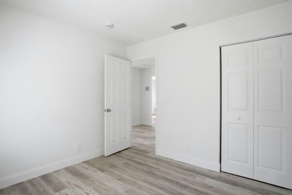 For Sale: $359,900 (3 beds, 2 baths, 1216 Square Feet)