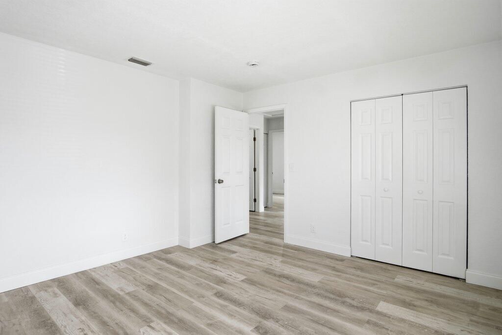 For Sale: $359,900 (3 beds, 2 baths, 1216 Square Feet)