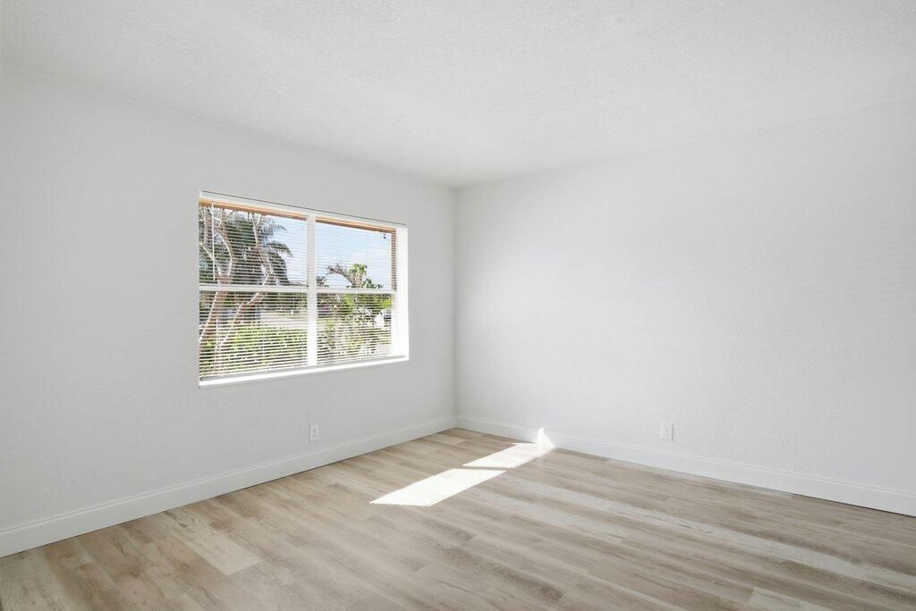 For Sale: $359,900 (3 beds, 2 baths, 1216 Square Feet)