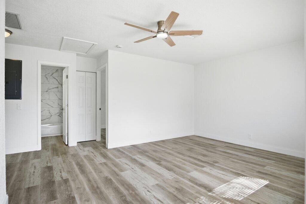 For Sale: $359,900 (3 beds, 2 baths, 1216 Square Feet)