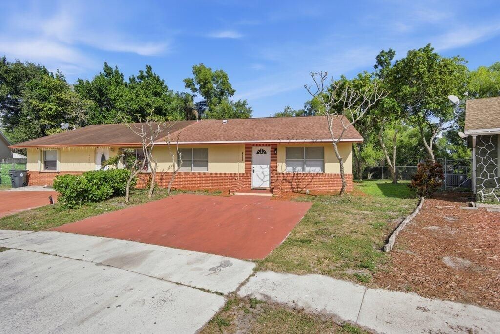 For Sale: $359,900 (3 beds, 2 baths, 1216 Square Feet)