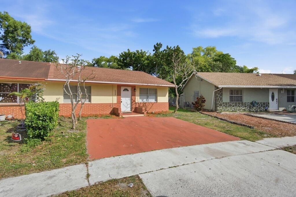 For Sale: $359,900 (3 beds, 2 baths, 1216 Square Feet)