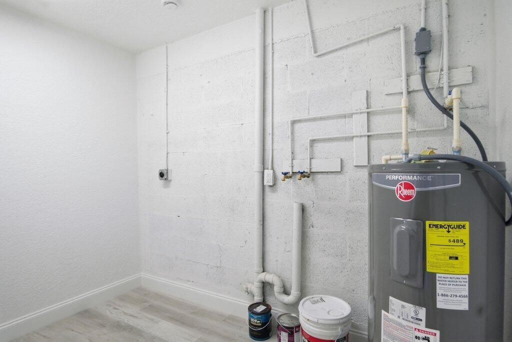 For Sale: $359,900 (3 beds, 2 baths, 1216 Square Feet)