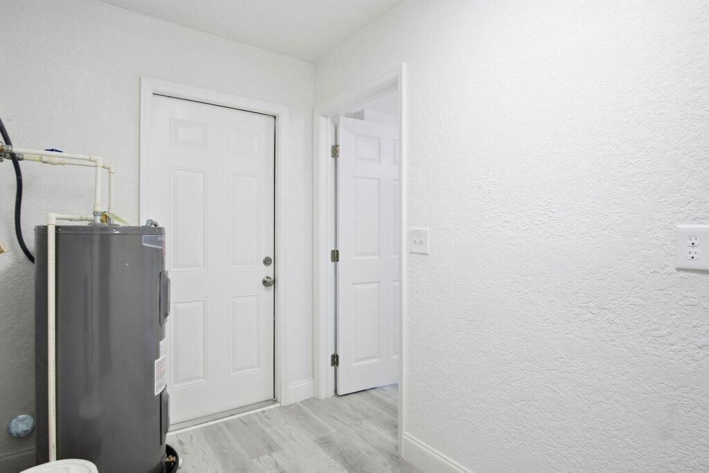 For Sale: $359,900 (3 beds, 2 baths, 1216 Square Feet)