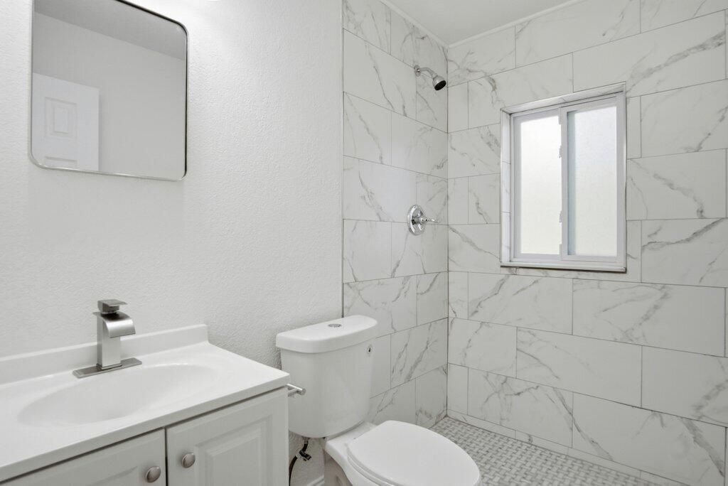 For Sale: $359,900 (3 beds, 2 baths, 1216 Square Feet)